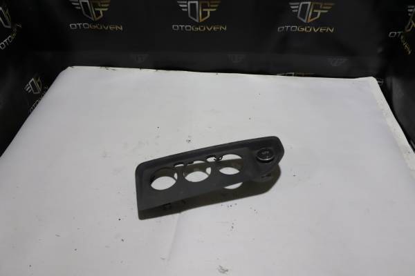 FORD TRANSİT 120 - 120 V ÇIKMA PARÇA TRANSİT V363 KLİMA DÜĞME ÇERÇEVESİ